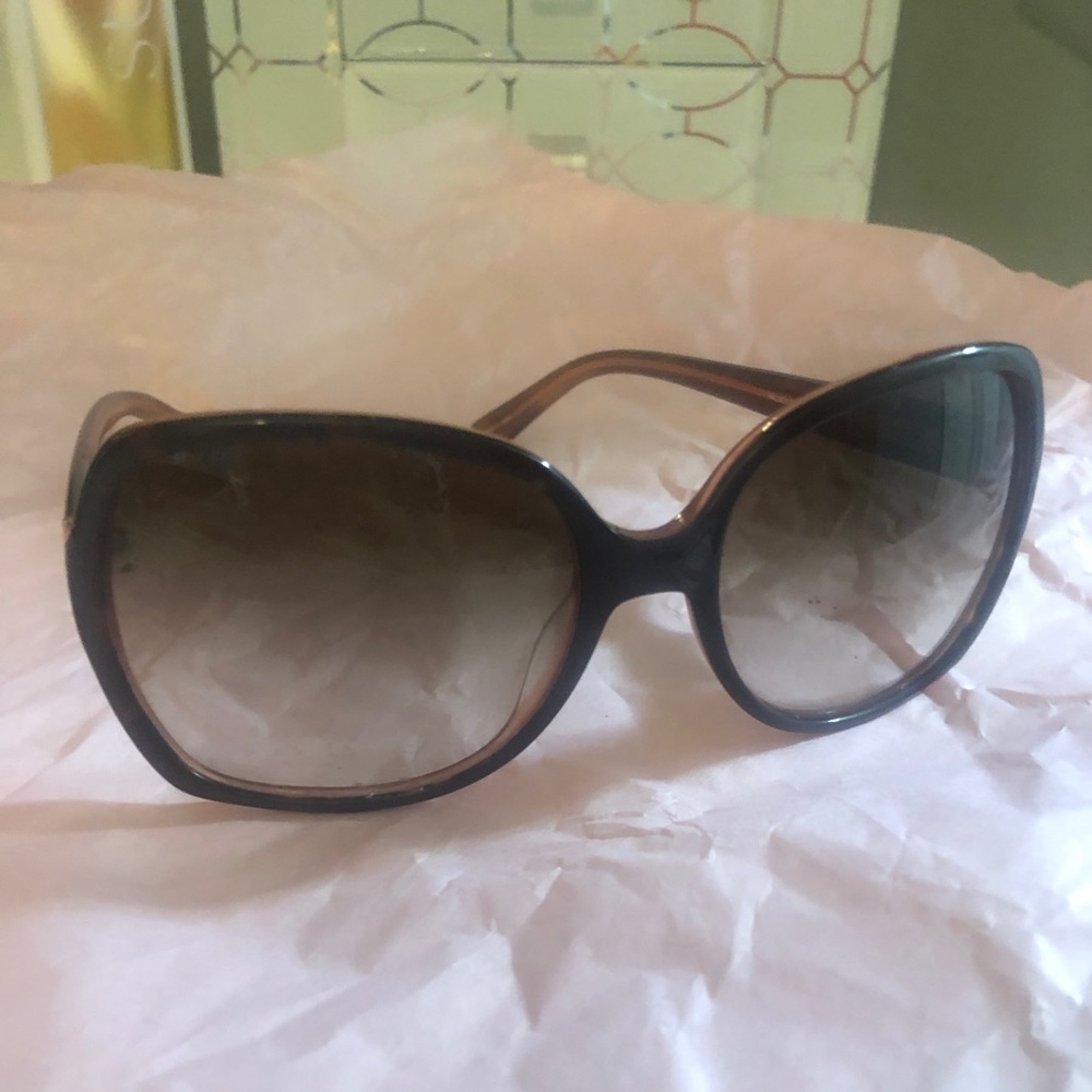 Woman’s Kate Spade Sunglasses